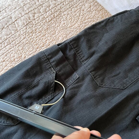 Carhartt Men's Black Cargo Medical Scrubs - Picture 10 of 12